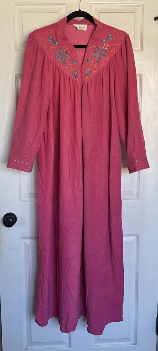 VTG Vanity Fair Pink Velour Lounger Robe Embroidered Coquette Housecoat “L” M